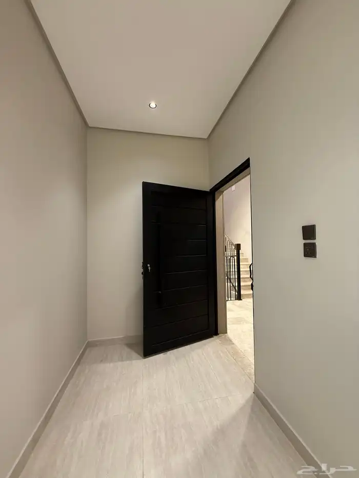 متبقي شقة للبيع بسعر 470الف بحي المصيف قرب نادي ضمك وباحص 15