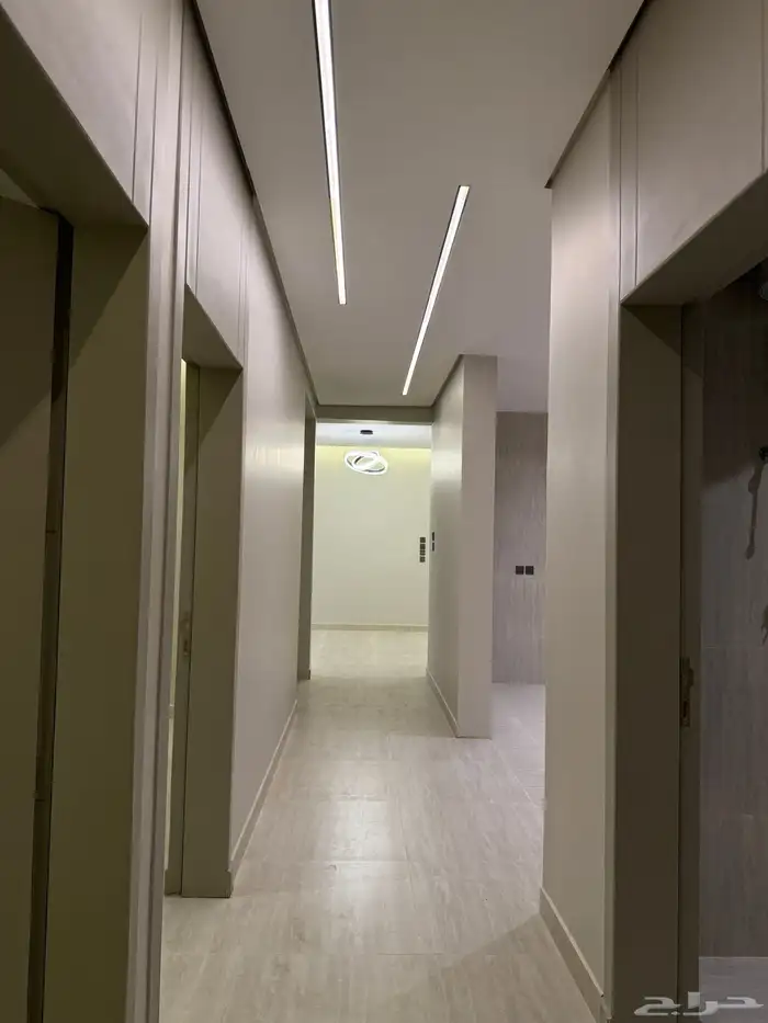 متبقي شقة للبيع بسعر 470الف بحي المصيف قرب نادي ضمك وباحص 33