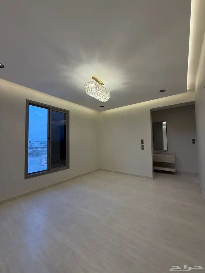 متبقي شقة للبيع بسعر 470الف بحي المصيف قرب نادي ضمك وباحص 13