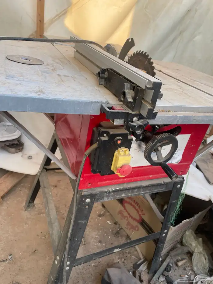 منشار طاولة كامل اغراضه شبه جديد 2