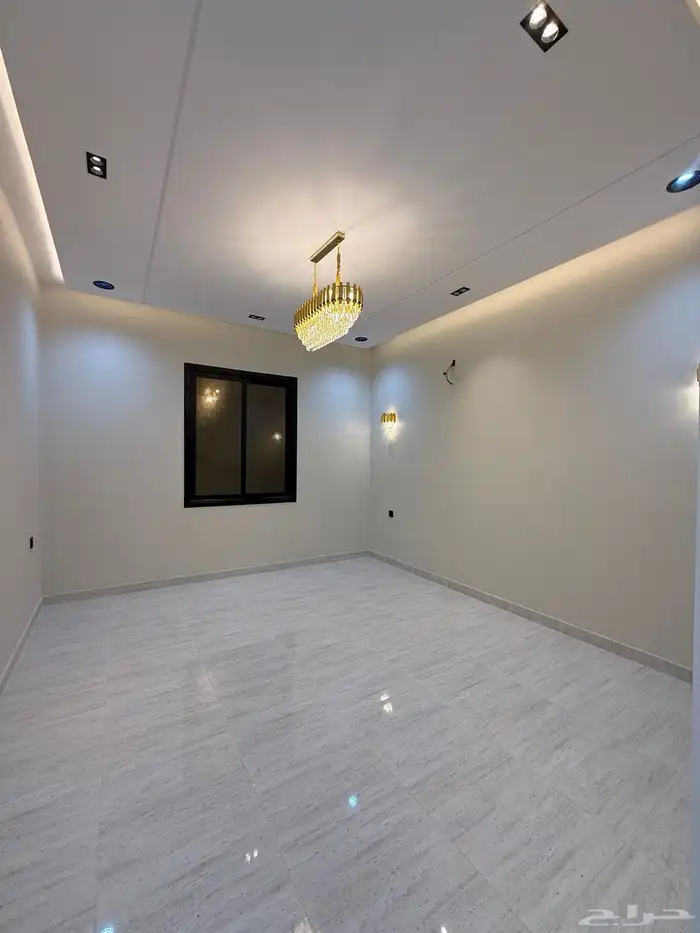 للبيع شقة 6 غرف بسطح خاص موقع ممتاز بالراقي بسعر 500 الف 20