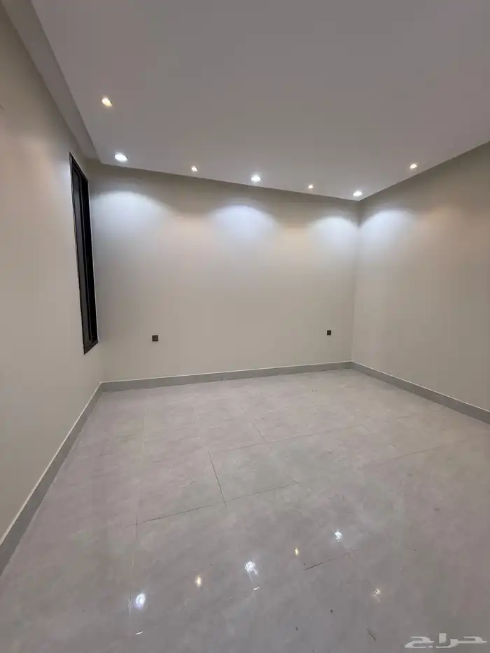 للبيع دور ارضي علي شارعين وشقق علويه بسطح خاص المحاله ابها 25