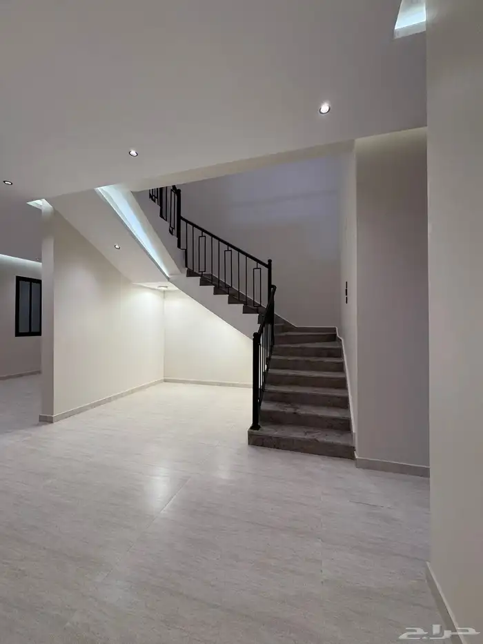 للبيع روف علوى مع ملحق 8 غرف من 680 الف موقع متميزبرحه مسجد 11