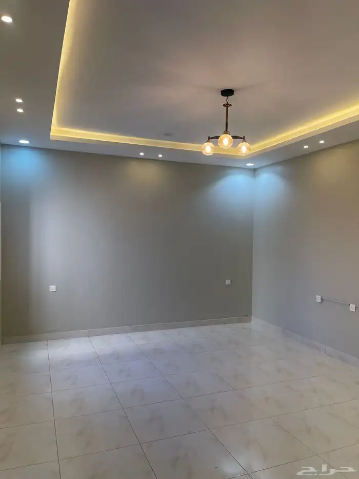 شقة دور ارضي واسعة ومستقلة بالقرب من كوبري مطار ابها 5