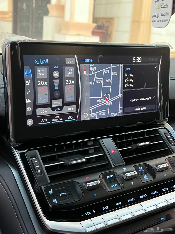 لاندكروزر VXR 2024 سعودي فل كامل أبيض ماسي داخلي أحمر 13