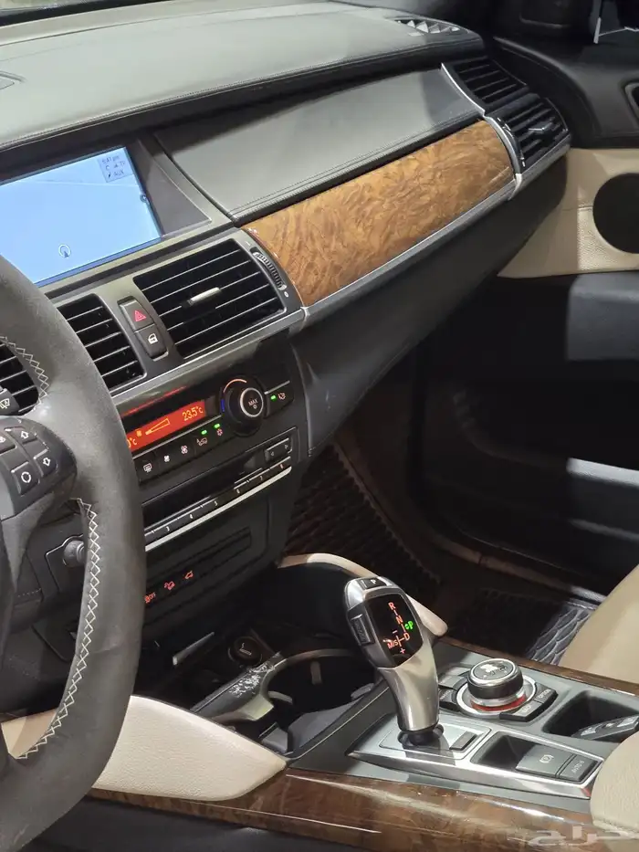 بي ام دبليو X6 موديل 2011 بحالة الوكاله 24