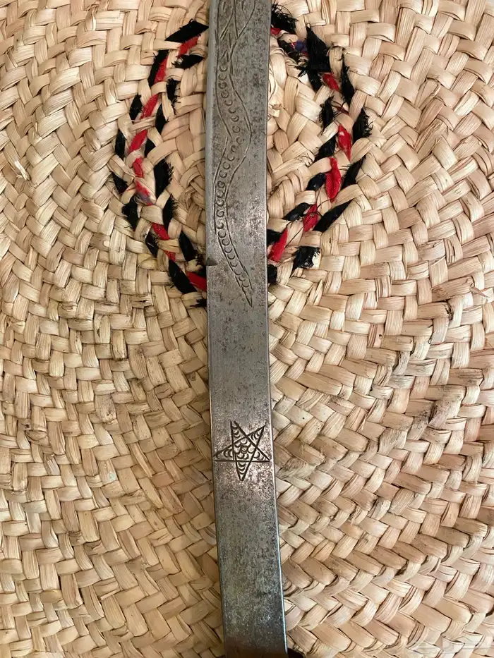 سيف قديم مغربي السله حاده ومنقوشه والجراب مزخرف نقش 1