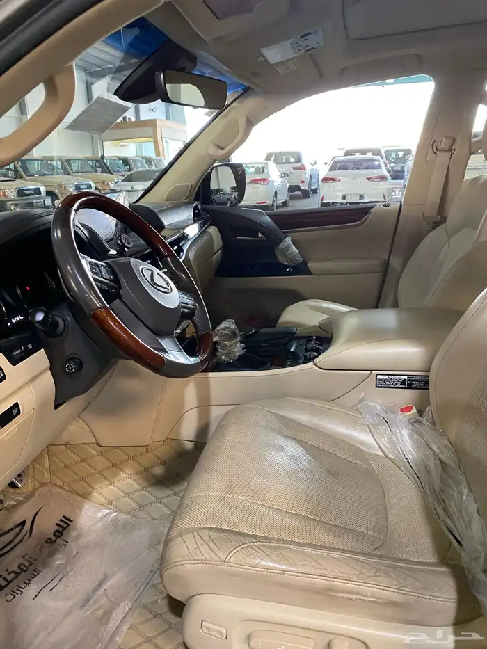 لكزس LX570 2017 ممشى قليل 4