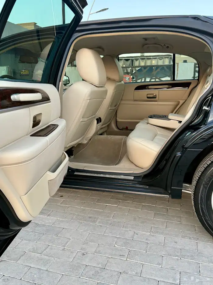 لينكون تاون كار لارج L ( مخزن 95الف ) سعودي 2011 بدي وكالة 24