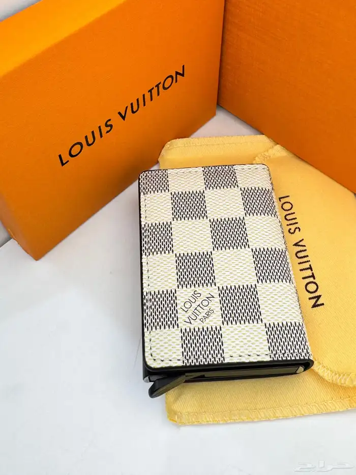 توفرت محافظ لويس فيتون 2