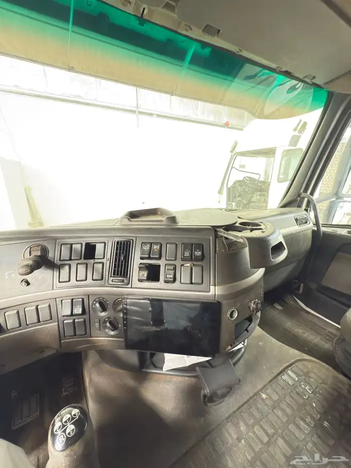 للبيع وايت فولفو موديل 2003 للبيع 3