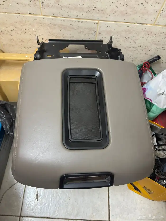 للبيع تكاية يوكن او تاهو نظيفة وكذالك يوجد دبة وسطيه واخيره 2