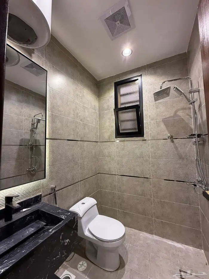 للبيع شقة 6 غرف بأبها بسطح مطل ومصعد خاص داخل الشقة للسطح 35