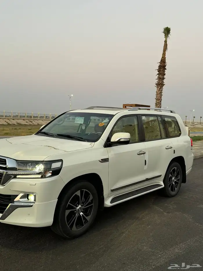 لاندكروزر صالون 2017 9