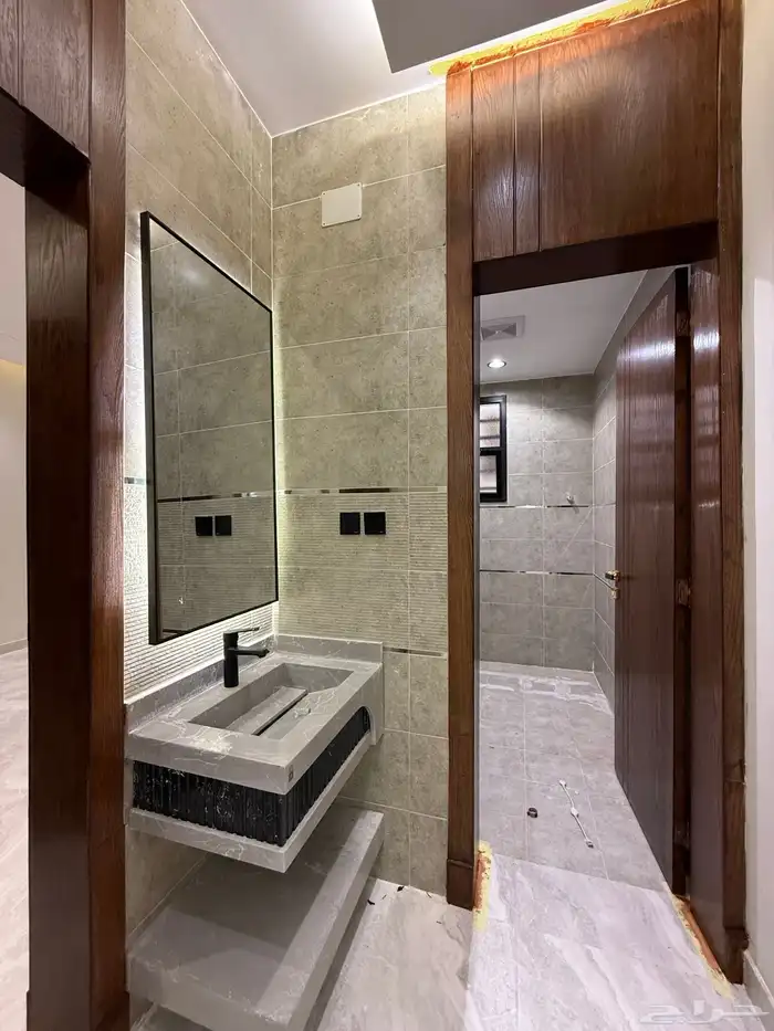 للبيع شقة 6 غرف بأبها بسطح مطل ومصعد خاص داخل الشقة للسطح 30