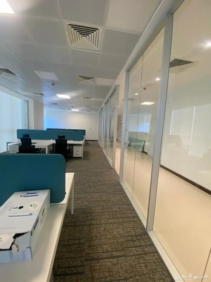 قواطع مكاتب زجاج مكاتب 2