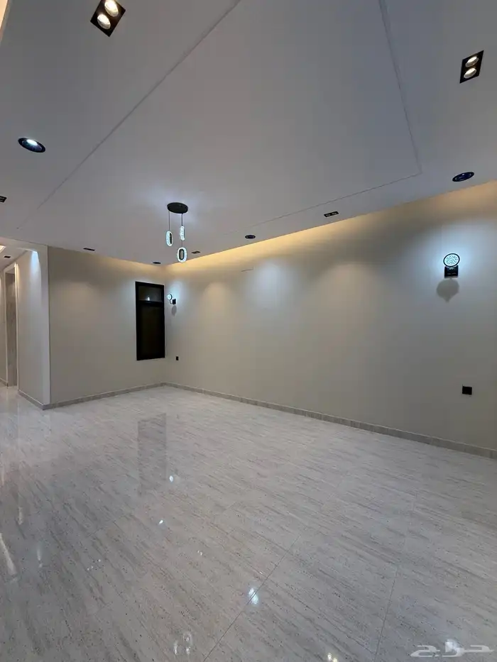 للبيع شقة 6 غرف بسطح خاص موقع ممتاز بالراقي بسعر 500 الف 17