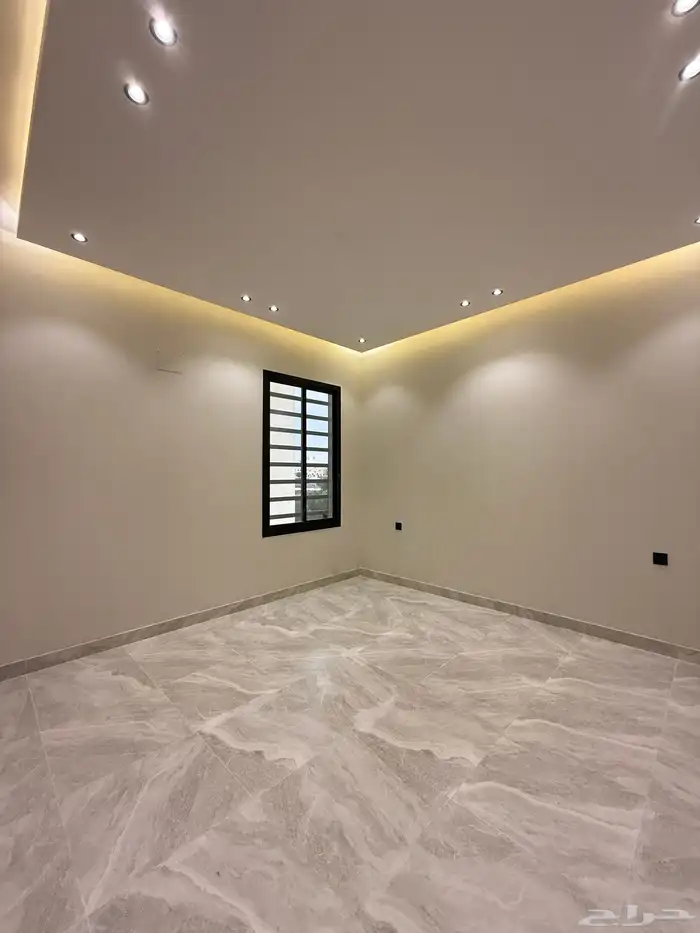 للبيع شقة 6 غرف بأبها بسطح مطل ومصعد خاص داخل الشقة للسطح 32