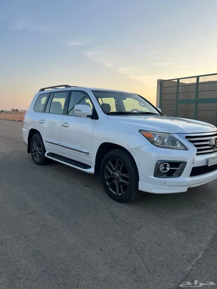 جيب لكزس بريمى 2015 1