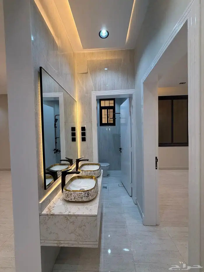 للبيع ادوار علويه بمساحات كبيرة مع اسطح خاصة بالراقي خ مشيط 23