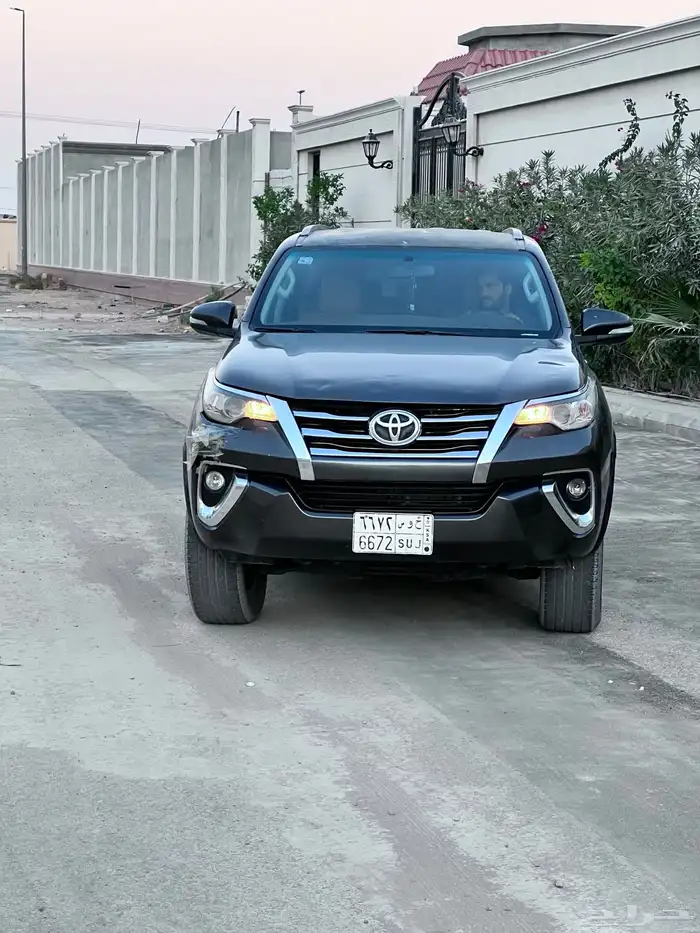 تيوتا فورتشنر 2016 قير عادي 4 سلندر دبل 5