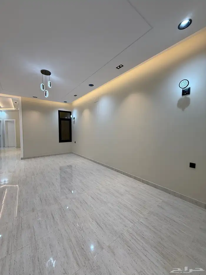 للبيع شقة 6 غرف بسطح خاص موقع ممتاز بالراقي بسعر 500 الف 18