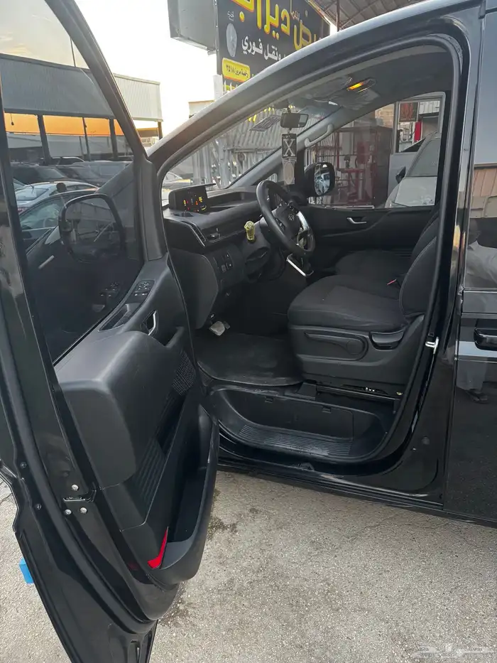 هيونداي ستاريا 2022 12