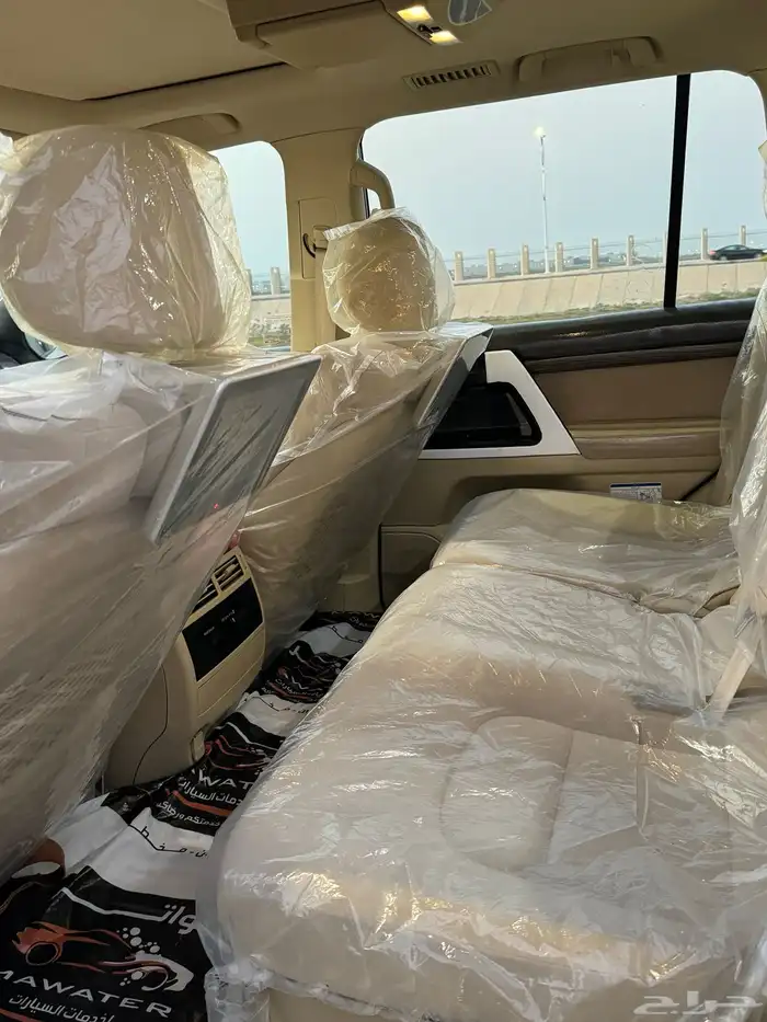 لاندكروزر صالون 2017 4