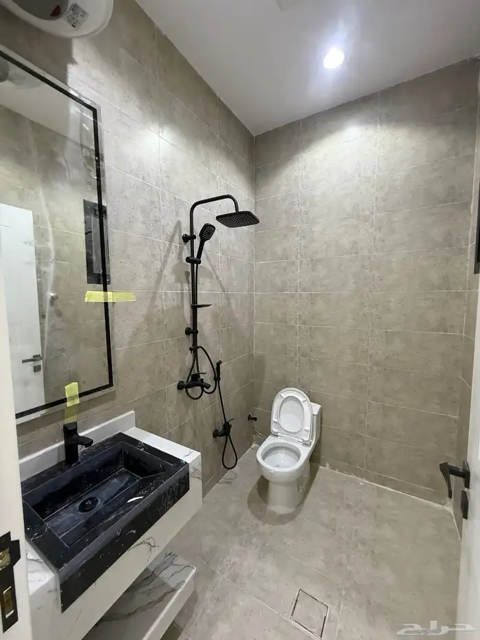 للبيع دور ارضي علي شارعين وشقق علويه بسطح خاص المحاله ابها 24