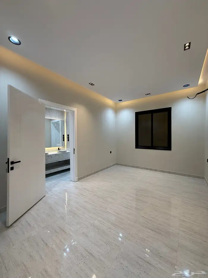 للبيع شقة 6 غرف بسطح خاص موقع ممتاز بالراقي بسعر 500 الف 9