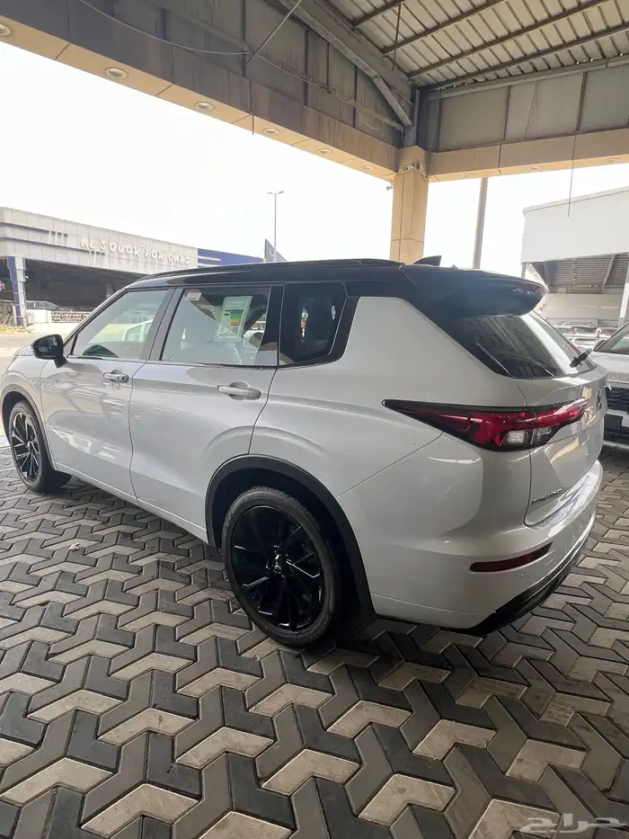 ميتسوبيشي اوتلاندر فل كامل بلاك سام 2025 2