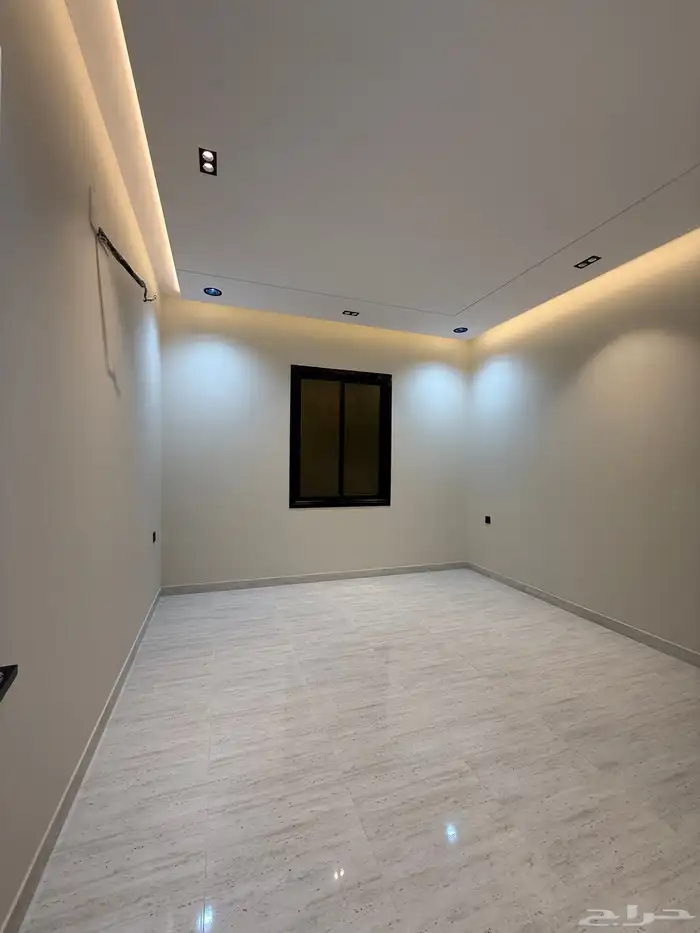 للبيع شقة 6 غرف بسطح خاص موقع ممتاز بالراقي بسعر 500 الف 24