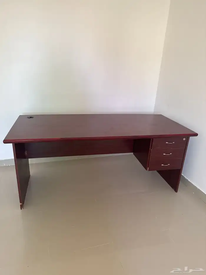 طاولة مكتب 1