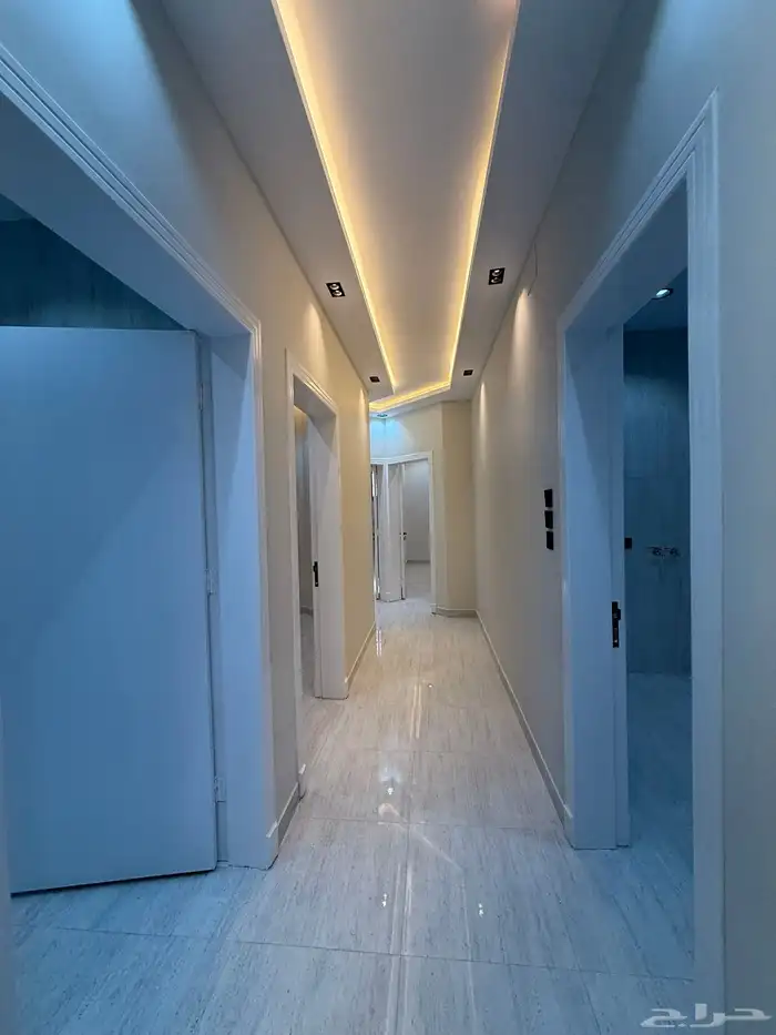 للبيع ادوار علويه بمساحات كبيرة مع اسطح خاصة بالراقي خ مشيط 17