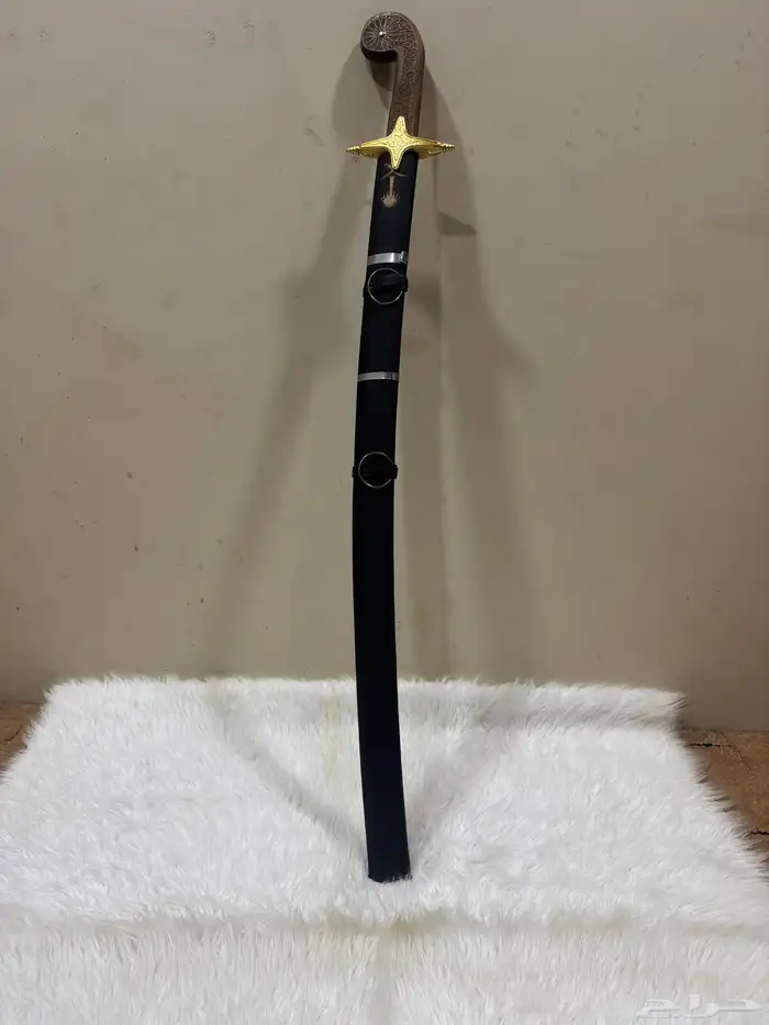 للبيع سيف قديم جداا مسكة خشب انصاب 0