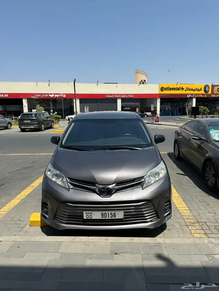 Toyota Senna LE 2017 3