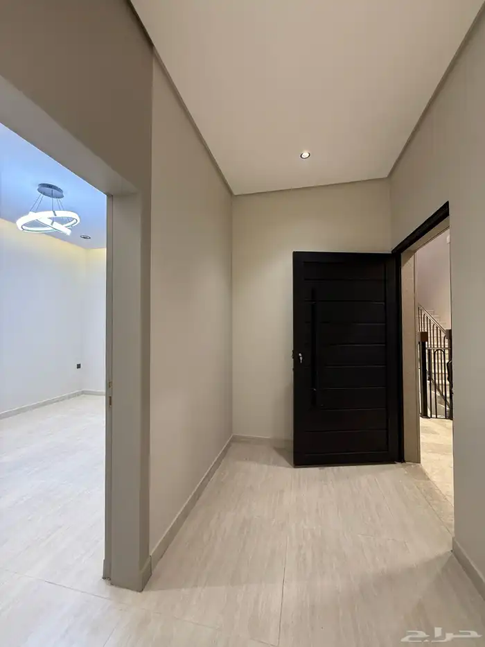 متبقي شقة للبيع بسعر 470الف بحي المصيف قرب نادي ضمك وباحص 16