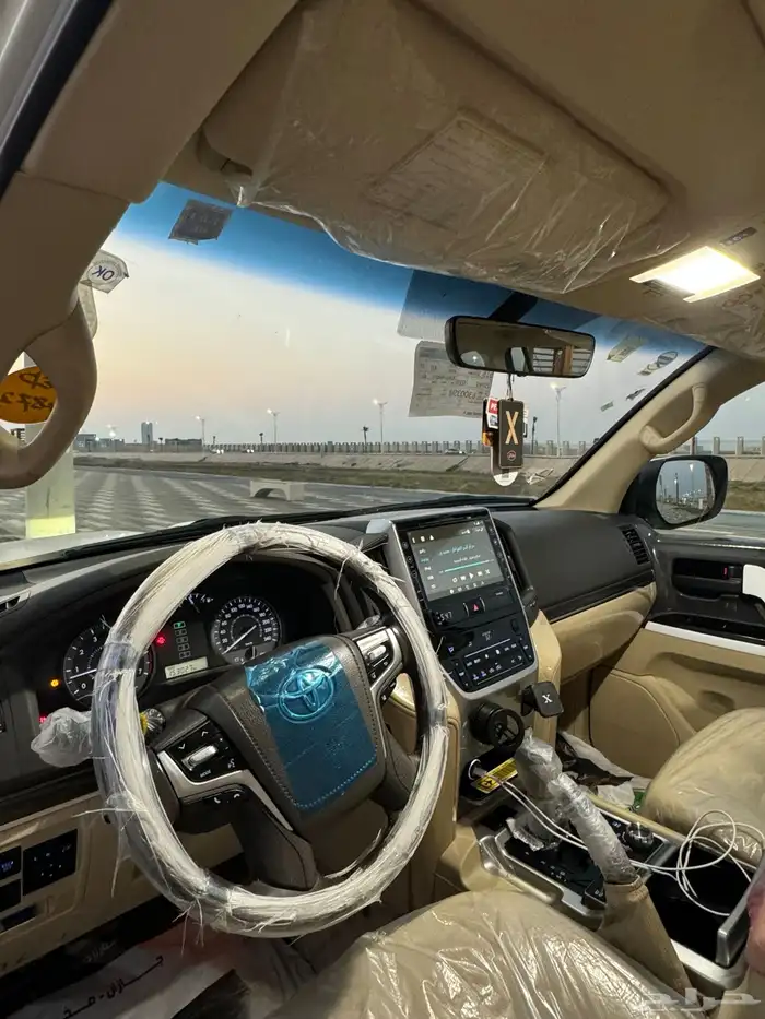 لاندكروزر صالون 2017 1