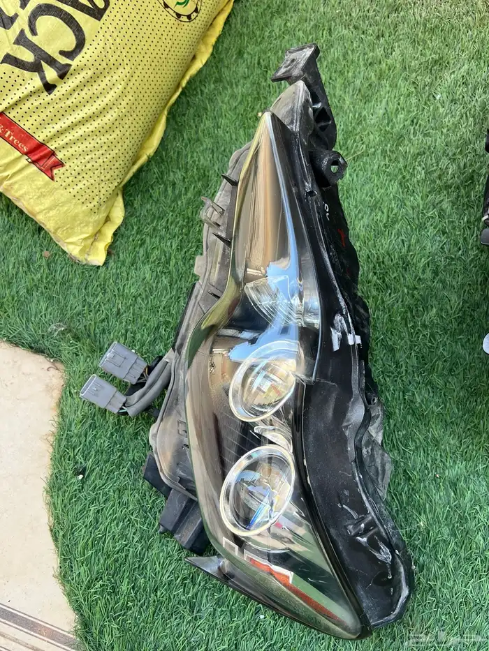 انوار امامي لكزس is2014 2