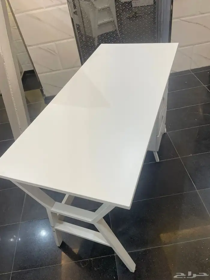 طاوله للبيع 1