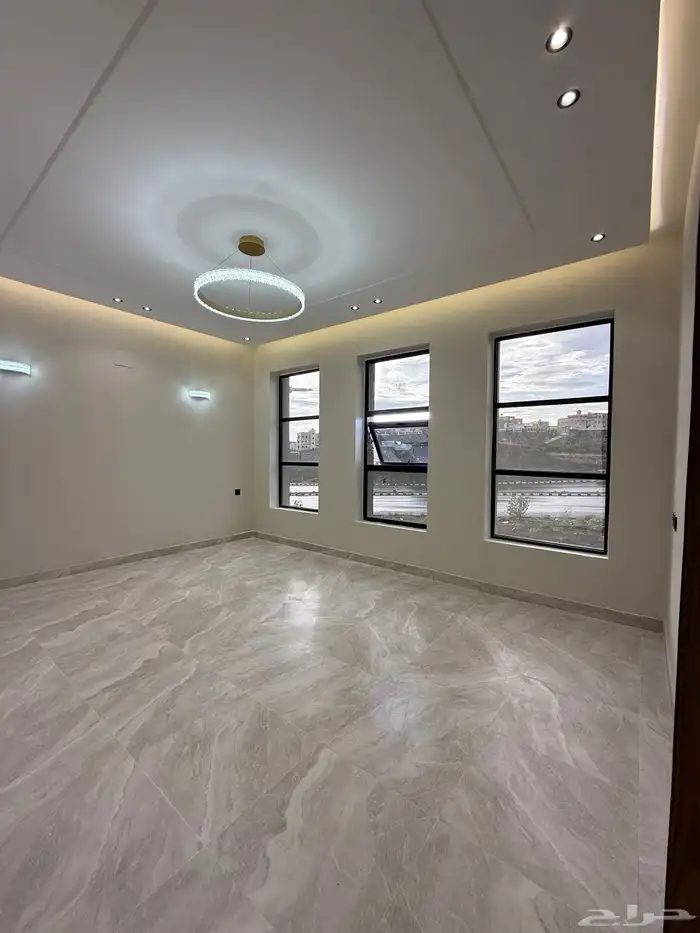 للبيع شقة 6 غرف بأبها بسطح مطل ومصعد خاص داخل الشقة للسطح 10