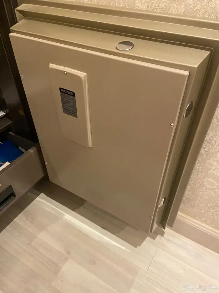 تجوري ثقيل وكبير شبه جديد على السوم 1