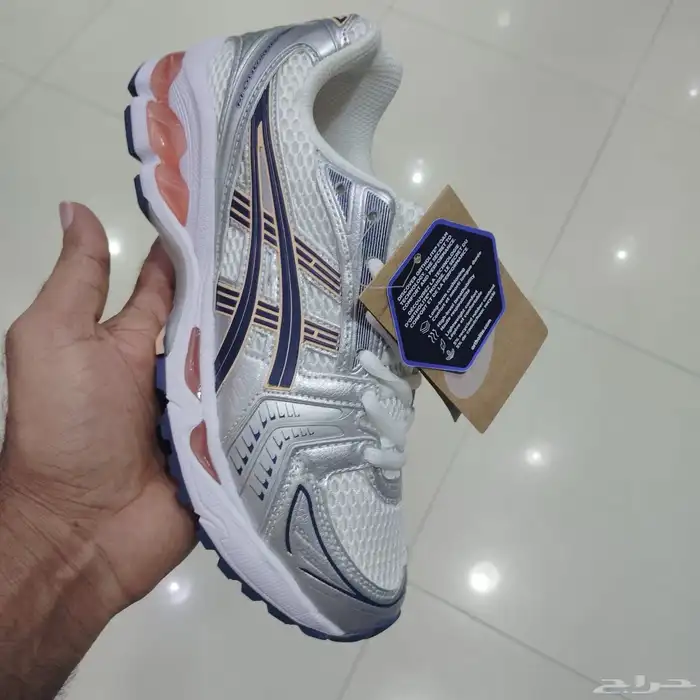 شوزات واحذيه رياضية وشنط ماستر صناعه إيطالي 75