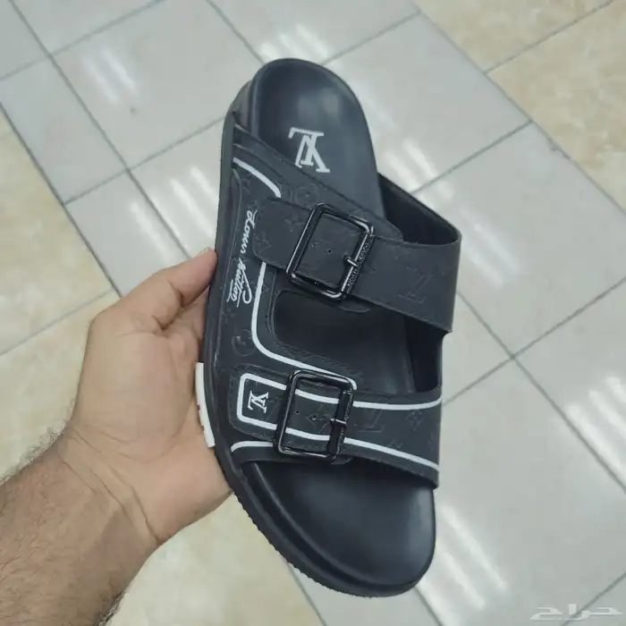 شوزات واحذيه رياضية وشنط ماستر صناعه إيطالي 77