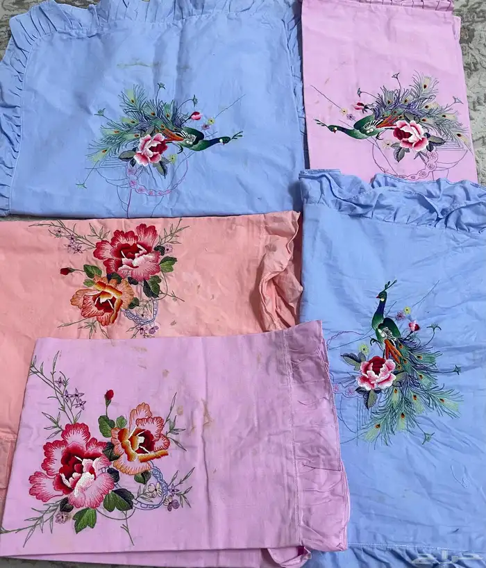 للمتاحف قطع من الماضي تلبيسات مخدات الطاووس 0