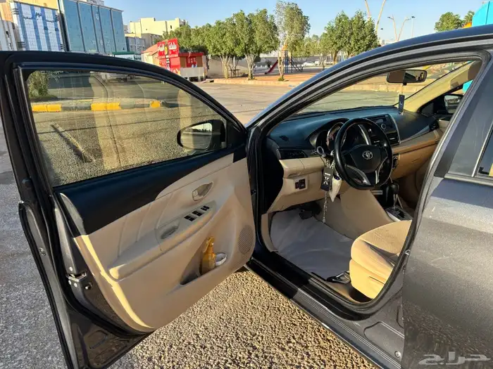 يارس 2017 مالك اول الموتر نضيف جدا 8