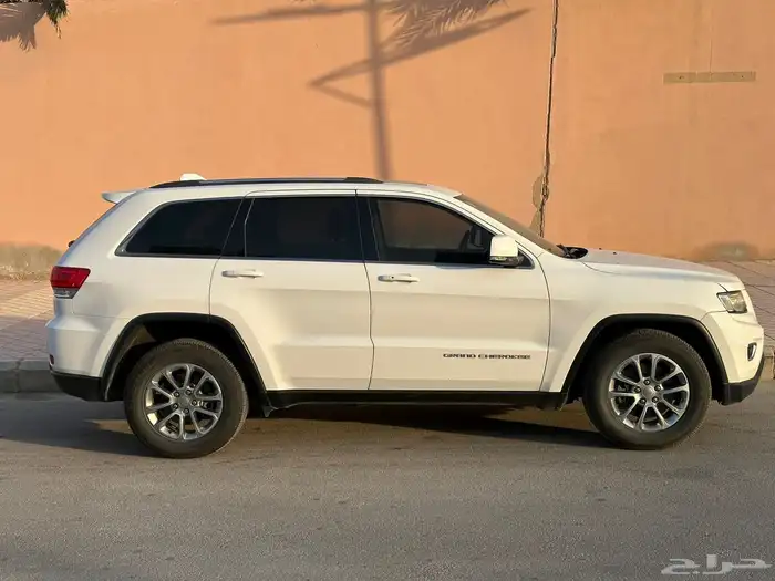 جراند شيروكي 2014 لاريدو 6 سلندر 3