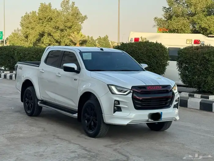 ايسوزو ديماكسGT 2023 نظيف 1