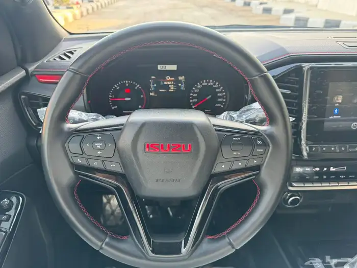 ايسوزو ديماكسGT 2023 نظيف 24