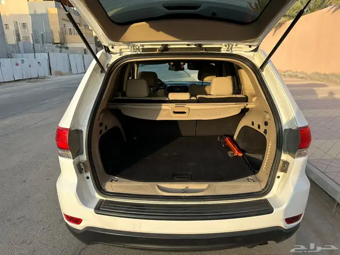 جراند شيروكي 2014 لاريدو 6 سلندر 14